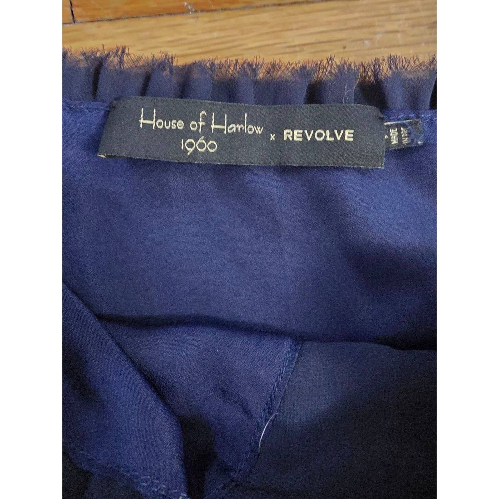 House of Harlow House of Harlow 1960 REVOLVE Leah Deep V Cami top S A001497 Size S / US 4 / IT 40 - 4 Thumbnail