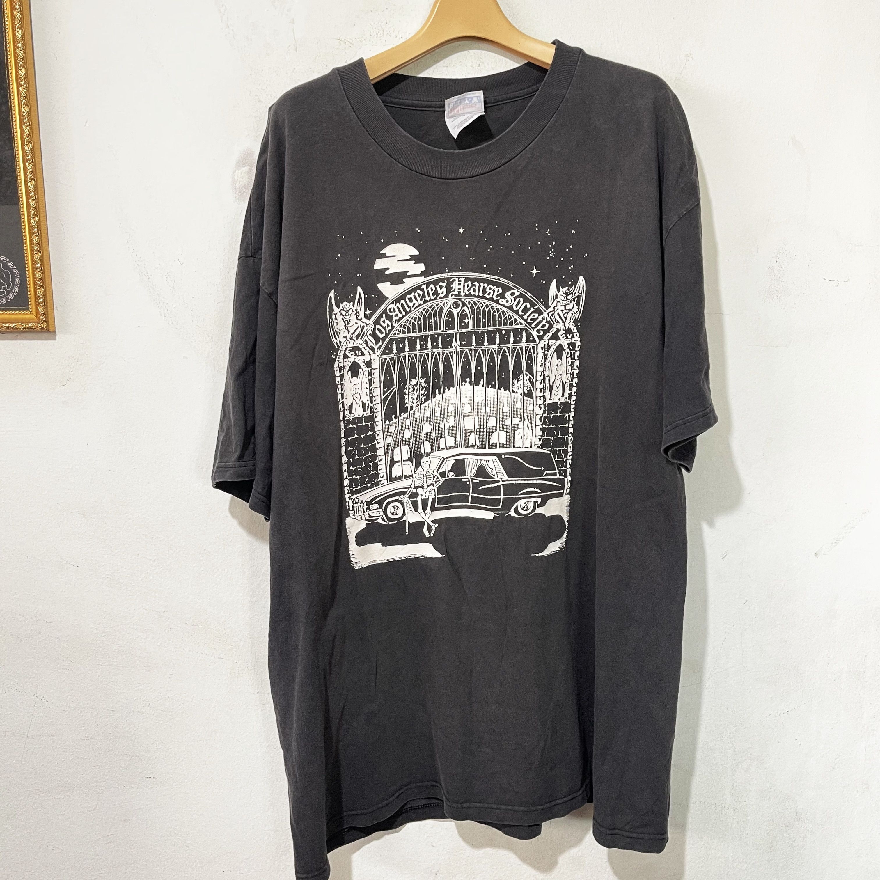 Vintage Vintage 90s Gothic Hearse T-Shirt Size US XL / EU 56 / 4 - 1 Thumbnail