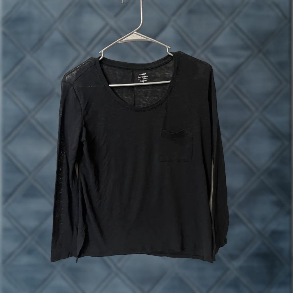 Old Navy **Old Navy Womens Size XS Black T-Shirt** User: Old Navy Womens Size XS Black Classic/Fitted Sleeve T-Shirt Size XS / US 0-2 / IT 36-38 - 1 Thumbnail