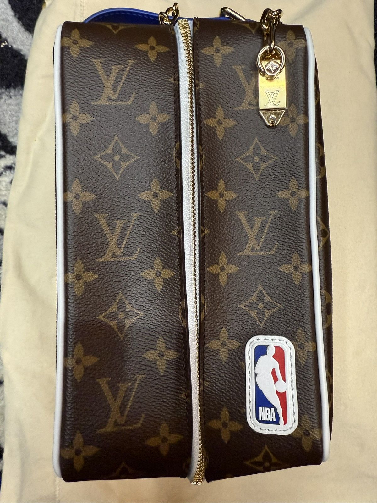 Louis Vuitton × NBA Louis Vuitton x NBA Cloakroom Dopp Kit Monogram Size ONE SIZE - 5 Thumbnail