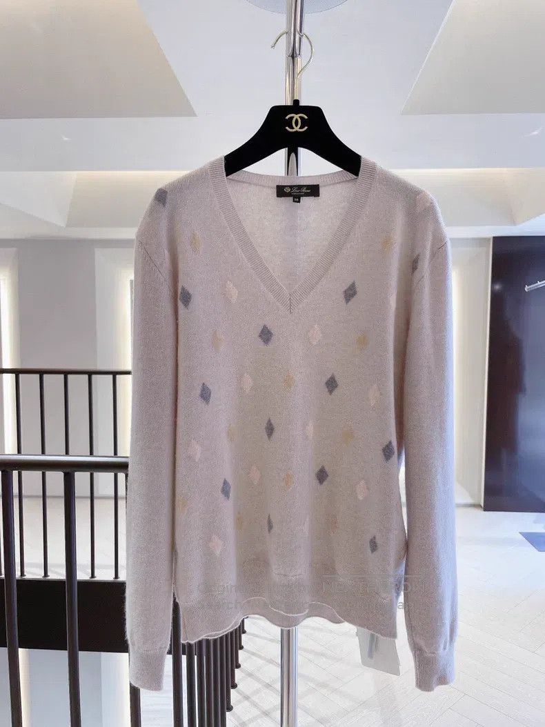 Loro Piana Loro Piana Geometric diamond V-neck cashmere knitwear Size XS / US 0-2 / IT 36-38 - 1 Thumbnail