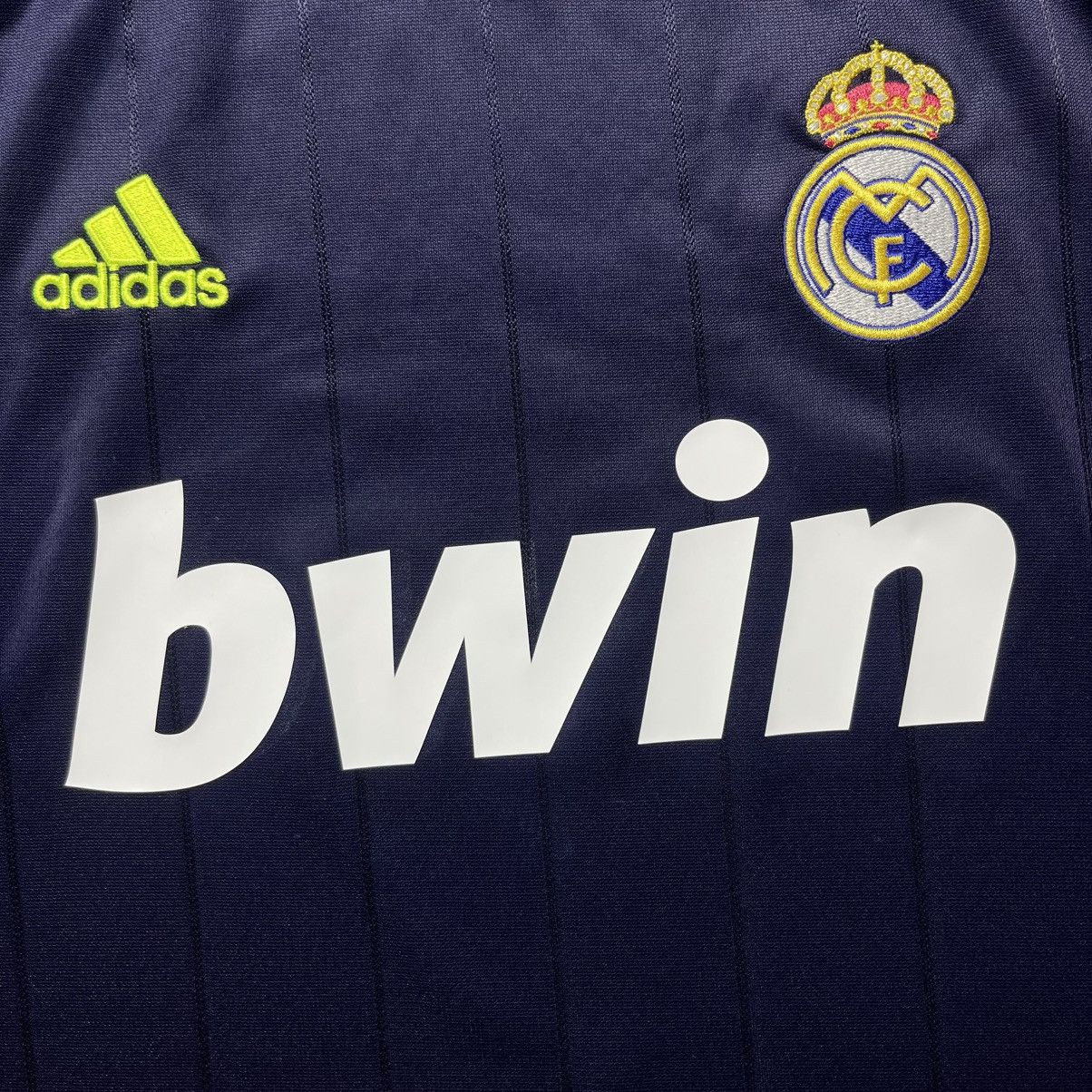 Adidas REAL MADRID 2012/2013 FOOTBALL AWAY JERSEY #7 RONALDO Size US M / EU 48-50 / 2 - 5 Thumbnail