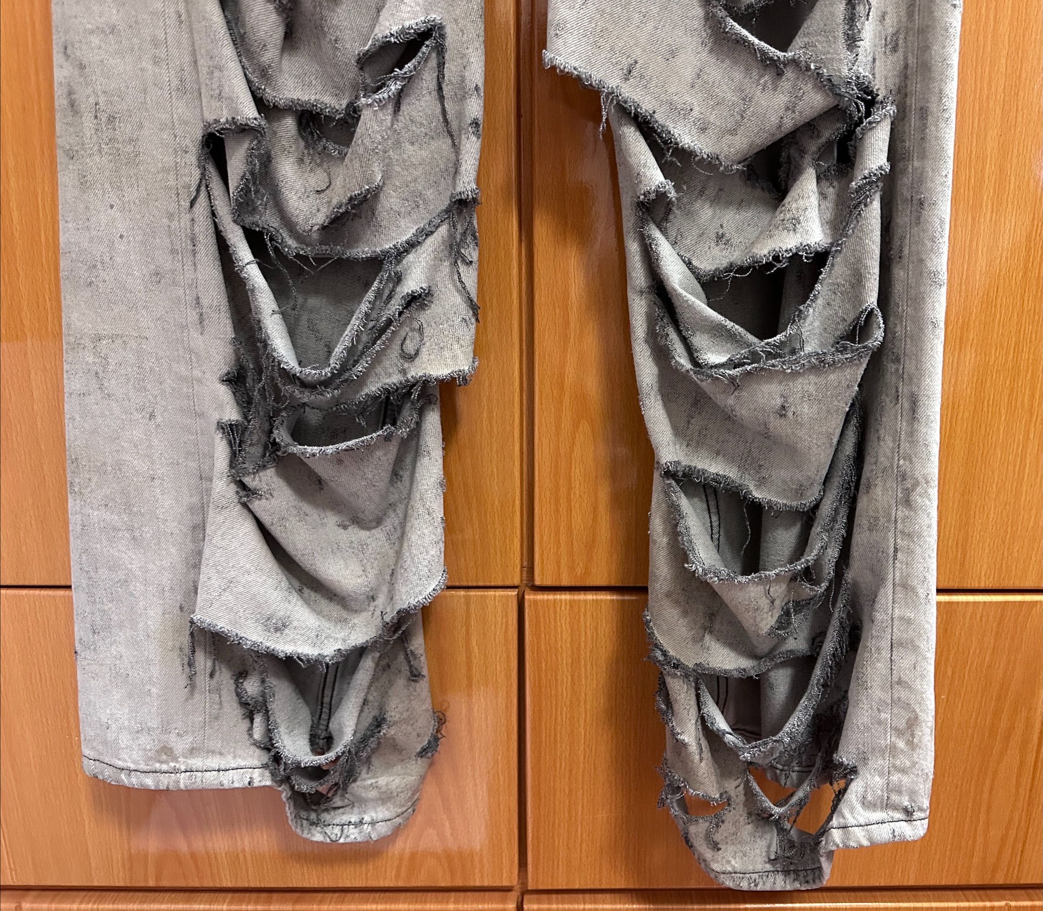 Balenciaga Balenciaga 22SS Super Destroyed Jeans in Light Grey Size US 32 / EU 48 - 8 Thumbnail