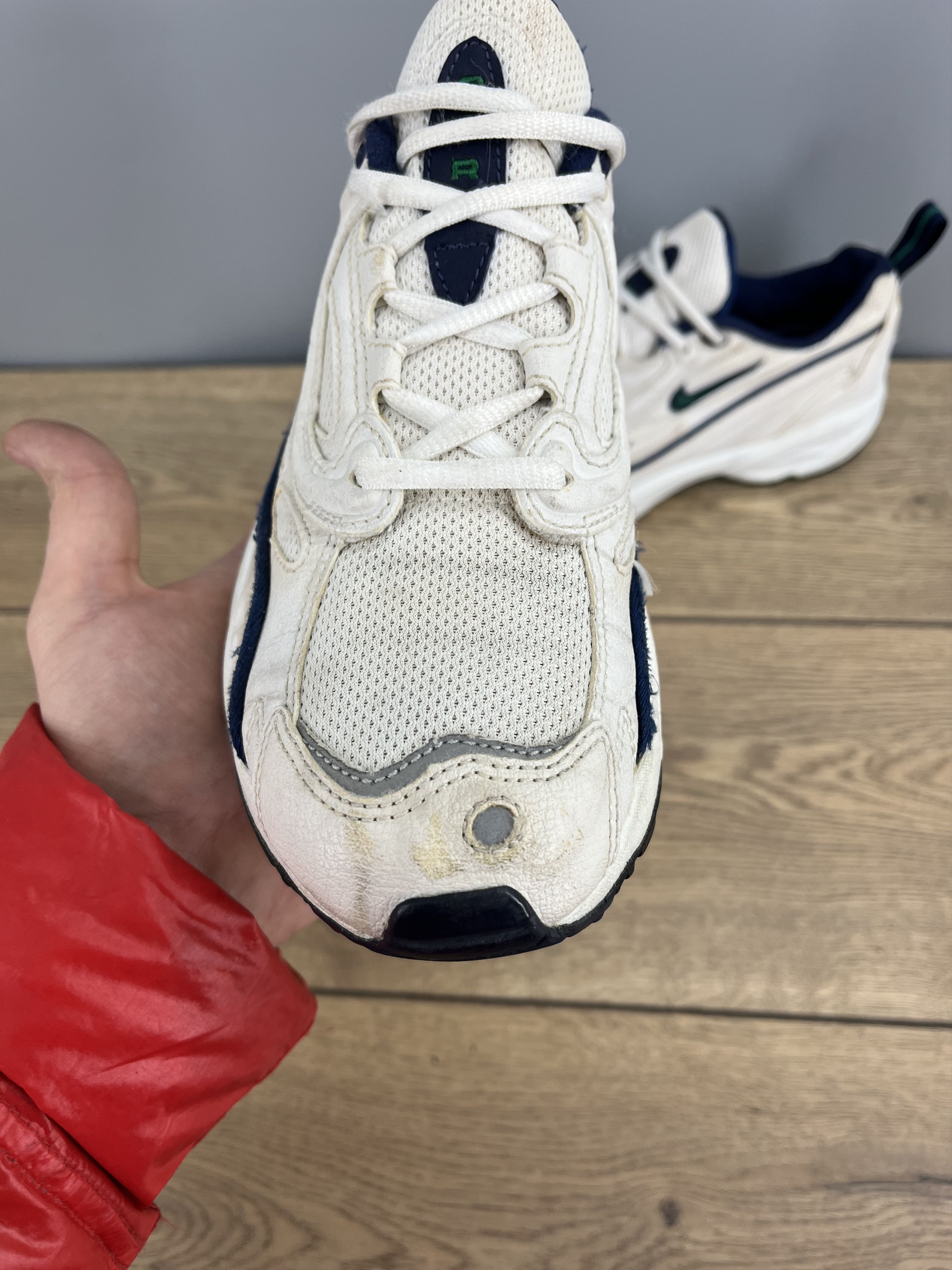 Nike Vintage Nike Air Sneakers US 9.5 EU 41 Retro 90s White Size US 9.5 / IT 39.5 - 7 Thumbnail