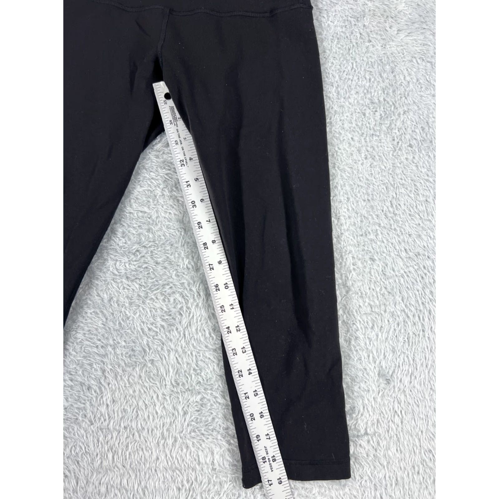 Lululemon Lululemon Pants Womens 6 Black Wunder Under Crop 20" ISSUES READ Cropped Leg Skinny Pockets Activewear Yoga Cross Training Dance Size 28" / US 6 / IT 42 - 6 Thumbnail