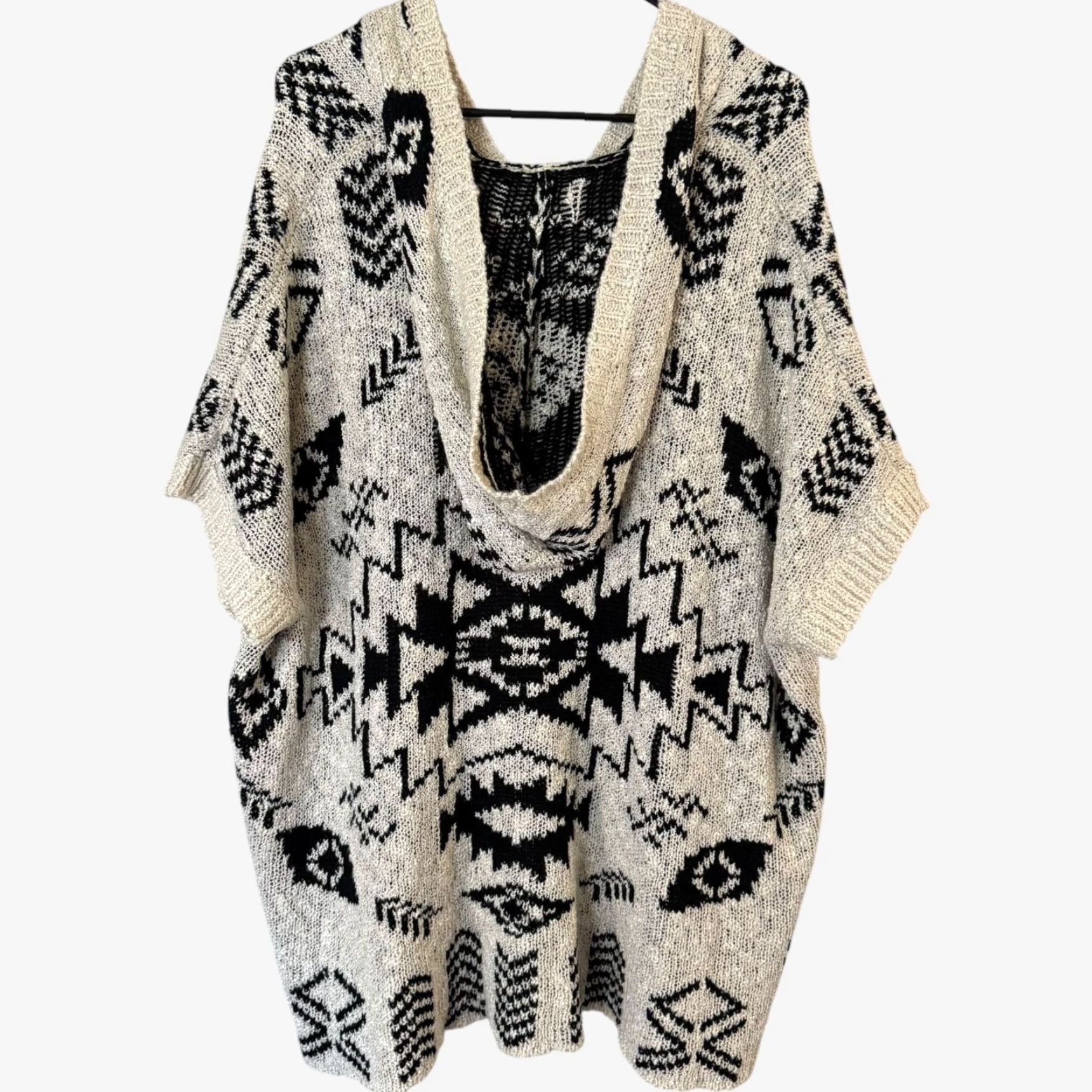 Forever 21 VINTAGE Forever 21 Aztec Hooded Poncho Sweater Women’s Small Acrylic Geometric Tribal Bohemian Oatmeal & Black Size S / US 4 / IT 40 - 4 Thumbnail