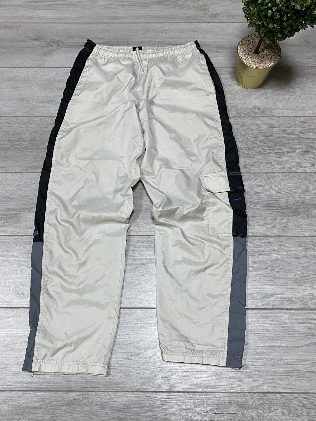 Nike Nike vintage parachute nylon big swoosh pants stripes Size US 30 / EU 46 - 5 Thumbnail