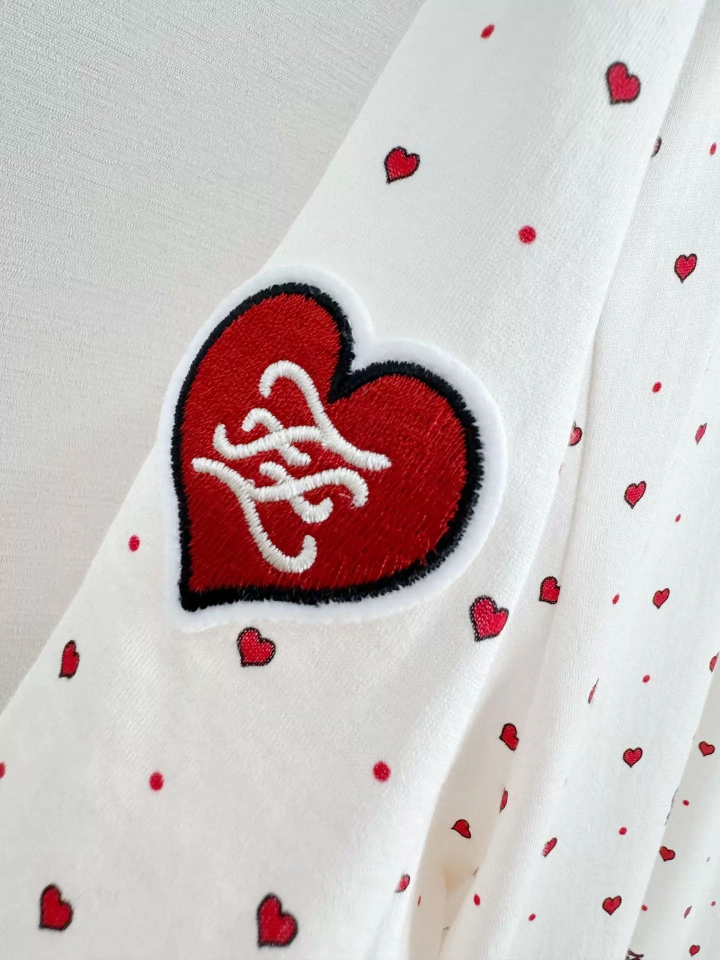 Fendi Fendi Heart Print Short Sleeve T-shirt M (Like New) Size M / US 6-8 / IT 42-44 - 2 Thumbnail