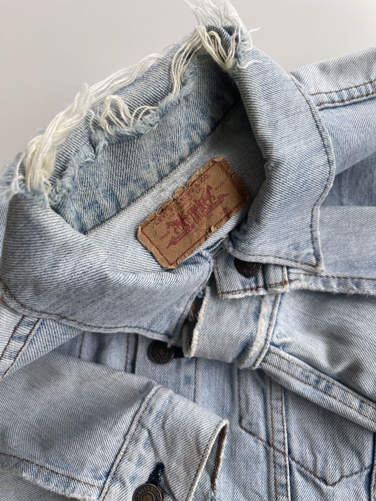 Levi's Vintage Clothing Vintage Levis J02 Distressed Trucker Denim Jacket Size US M / EU 48-50 / 2 - 18 Thumbnail