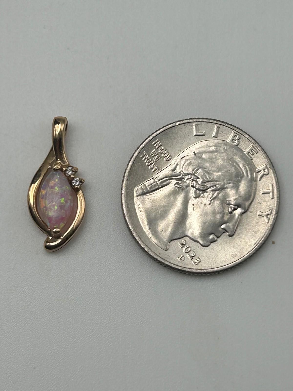 The Unbranded Brand 20 MM 10K Gold Pendant w/ Color Opal CC Necklace Jewelry Size ONE SIZE - 1 Thumbnail