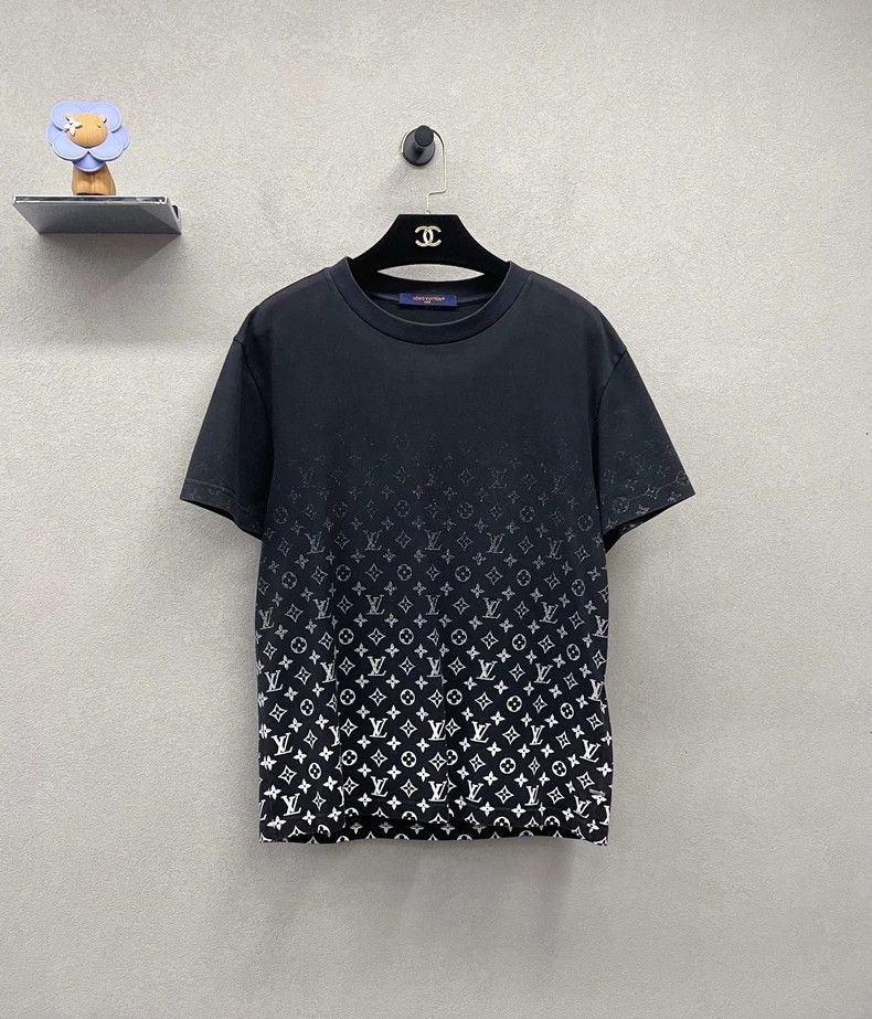 Louis Vuitton Louis Vuitton Black full-print logo gradient short sleeve Size US S / EU 44-46 / 1 - 1 Thumbnail