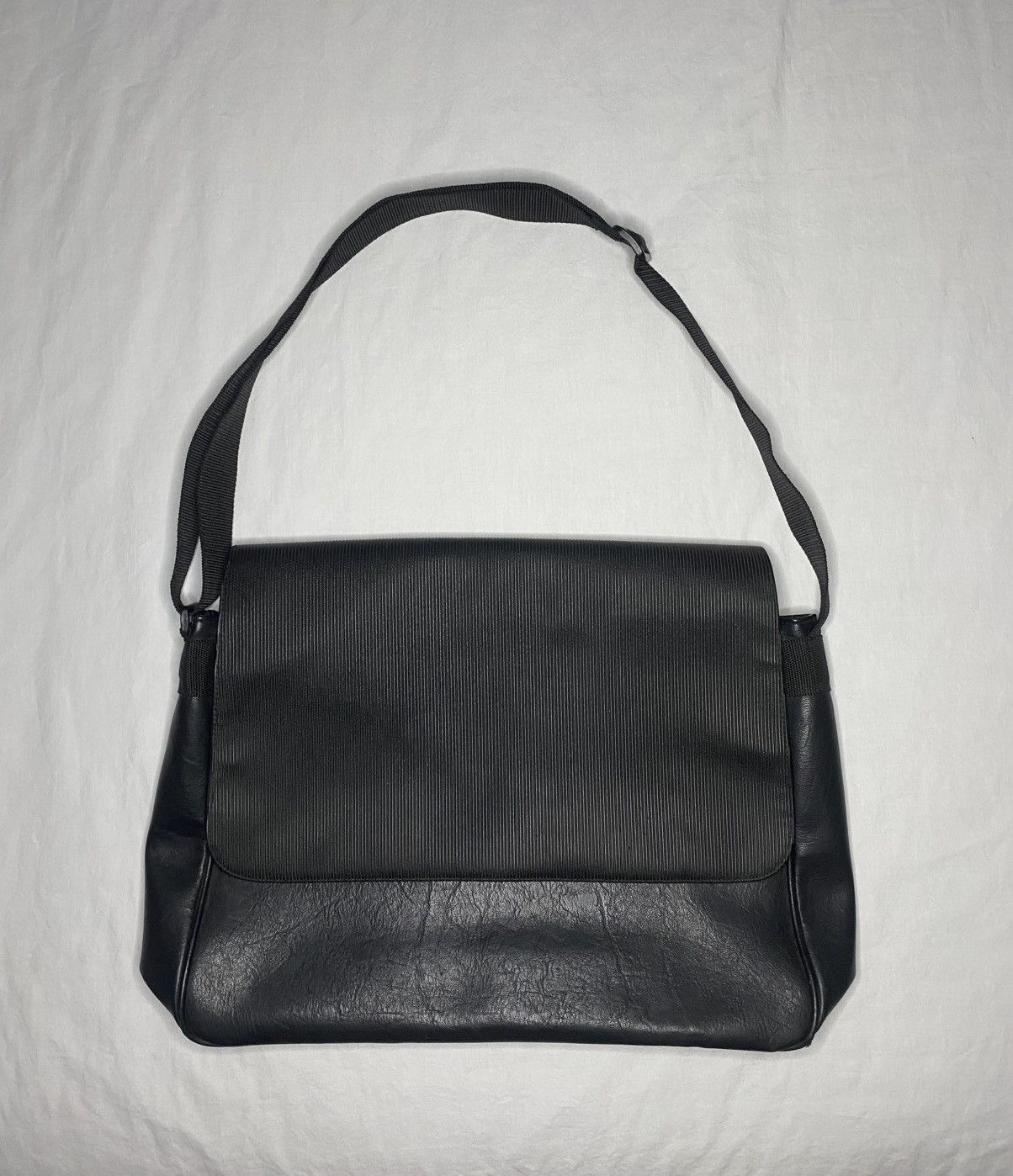 Leather Black Leather Shoulder Messenger Bag Laptop Adjustable Strap Size ONE SIZE - 1 Thumbnail