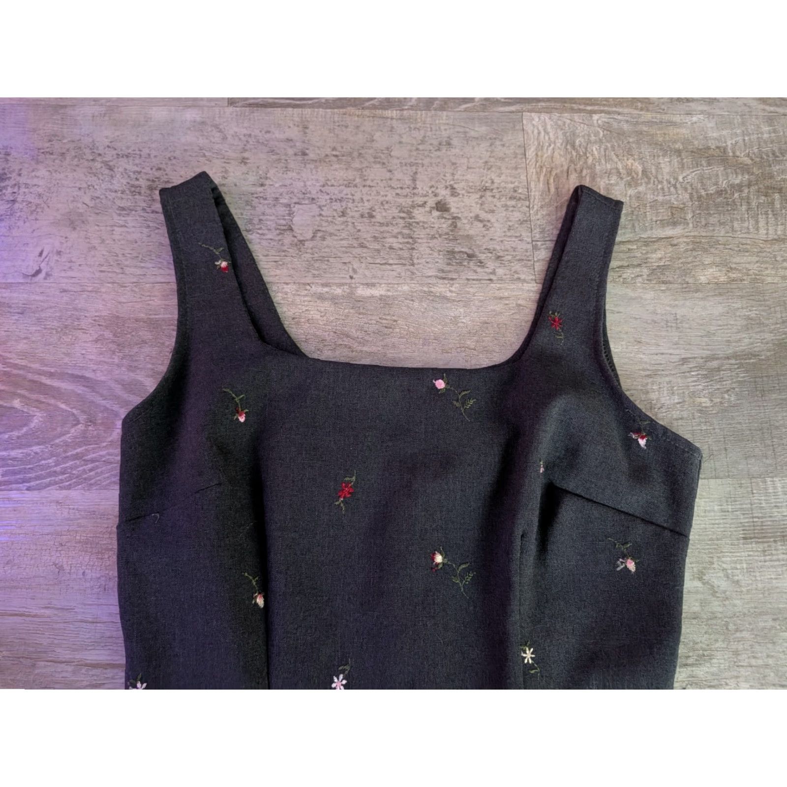 Vintage VINTAGE City Triangles Dress 7 Women Knee Length A-Line Charcoal Embroidered Flowers 90s Beach Flower Cotton Polyester Spandex USA Made EUC Size M / US 6-8 / IT 42-44 - 4 Thumbnail