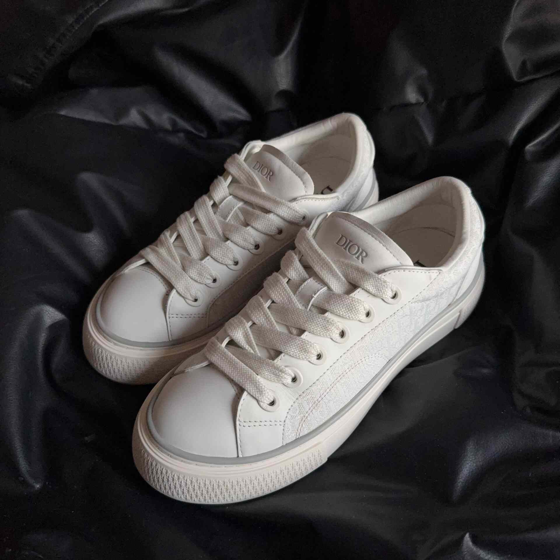 Dior Dior White Lowtop Sneakers 33 Men Size US 5 / EU 37 - 1 Thumbnail