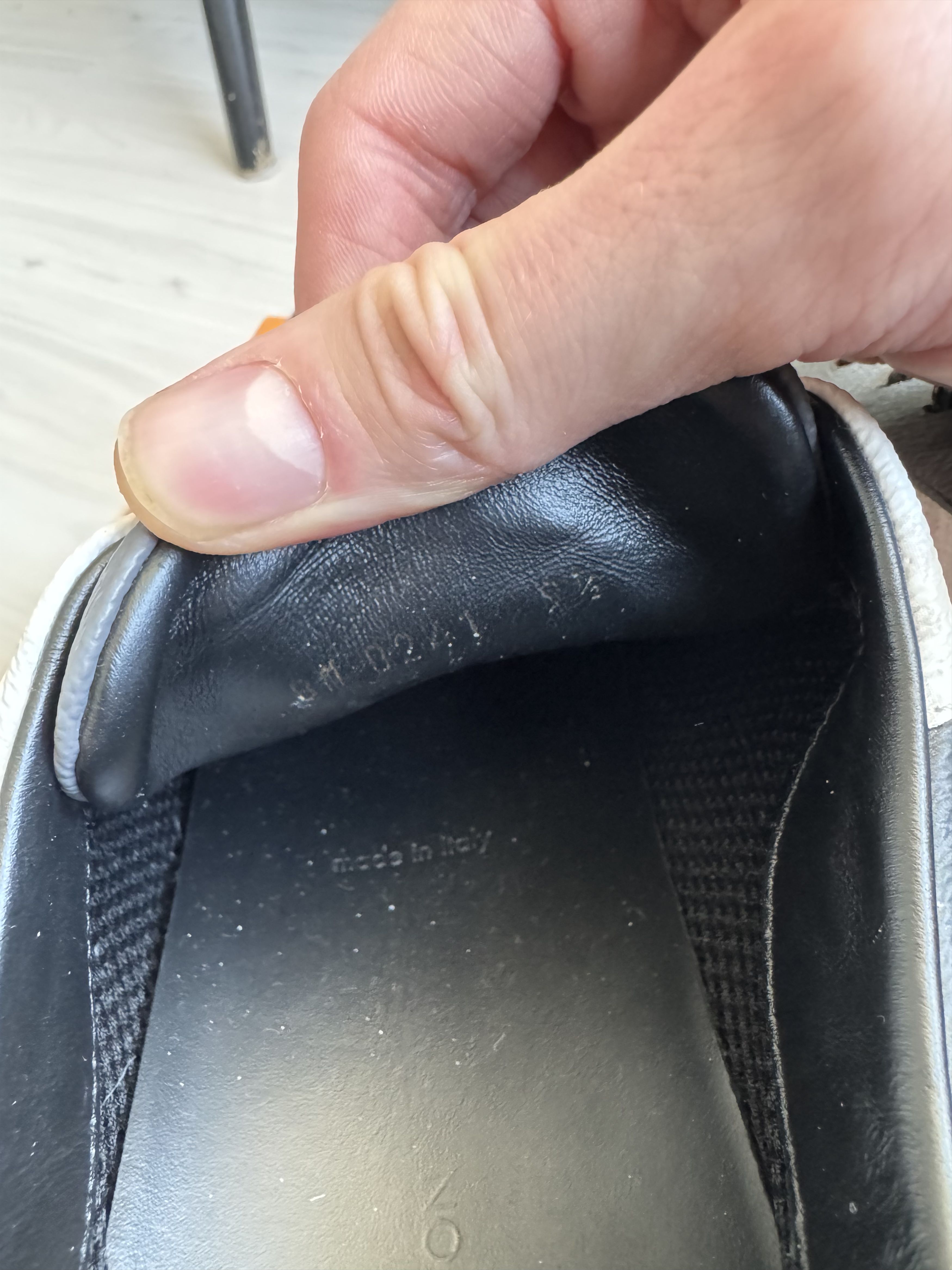 Louis Vuitton Louis Vuitton Run Away Sneaker Size US 10.5 / EU 43-44 - 4 Thumbnail