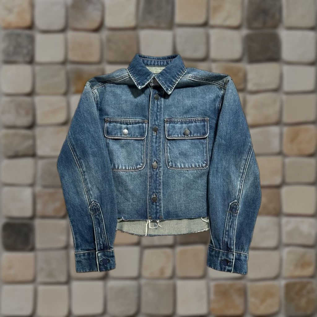 Vintage KUT from the Kloth Cropped Trucker Jacket Womens XS Blue Denim Cotton Raw Hem Jacket Women's XS Blue Denim Cotton Size XS / US 0-2 / IT 36-38 - 1 Thumbnail