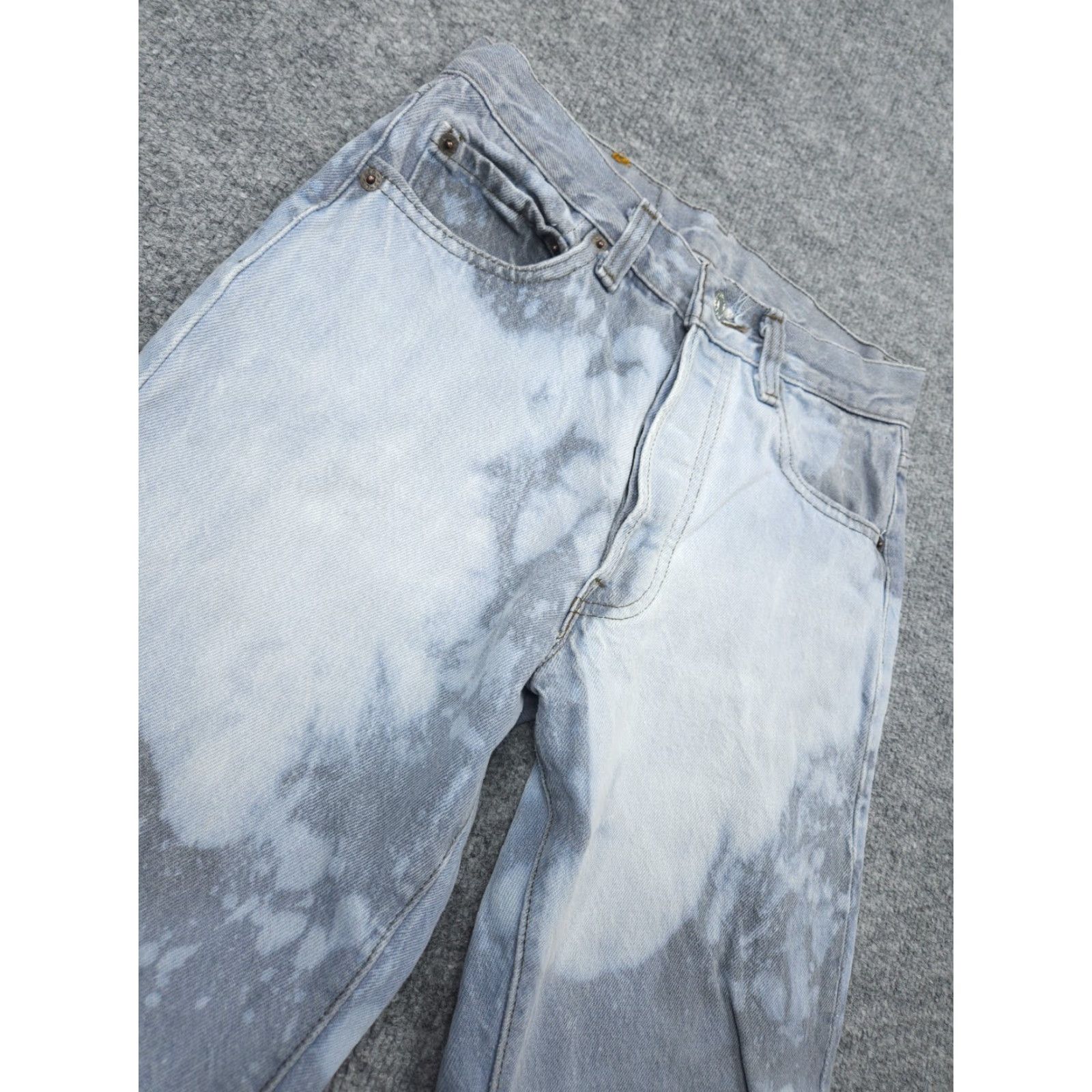 Levi's VINTAGE Levi's 501-0658 Jeans Adult 25 x 29 Gray Acid Bleached Made USA 80's Jeans Mens Size US 26 / EU 42 - 2 Thumbnail