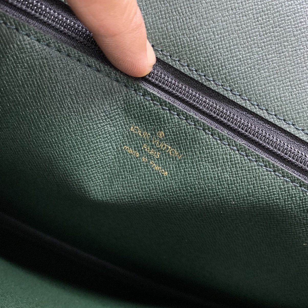Louis Vuitton Louis Vuitton Taiga Document Clutch Bag Size ONE SIZE - 12 Thumbnail