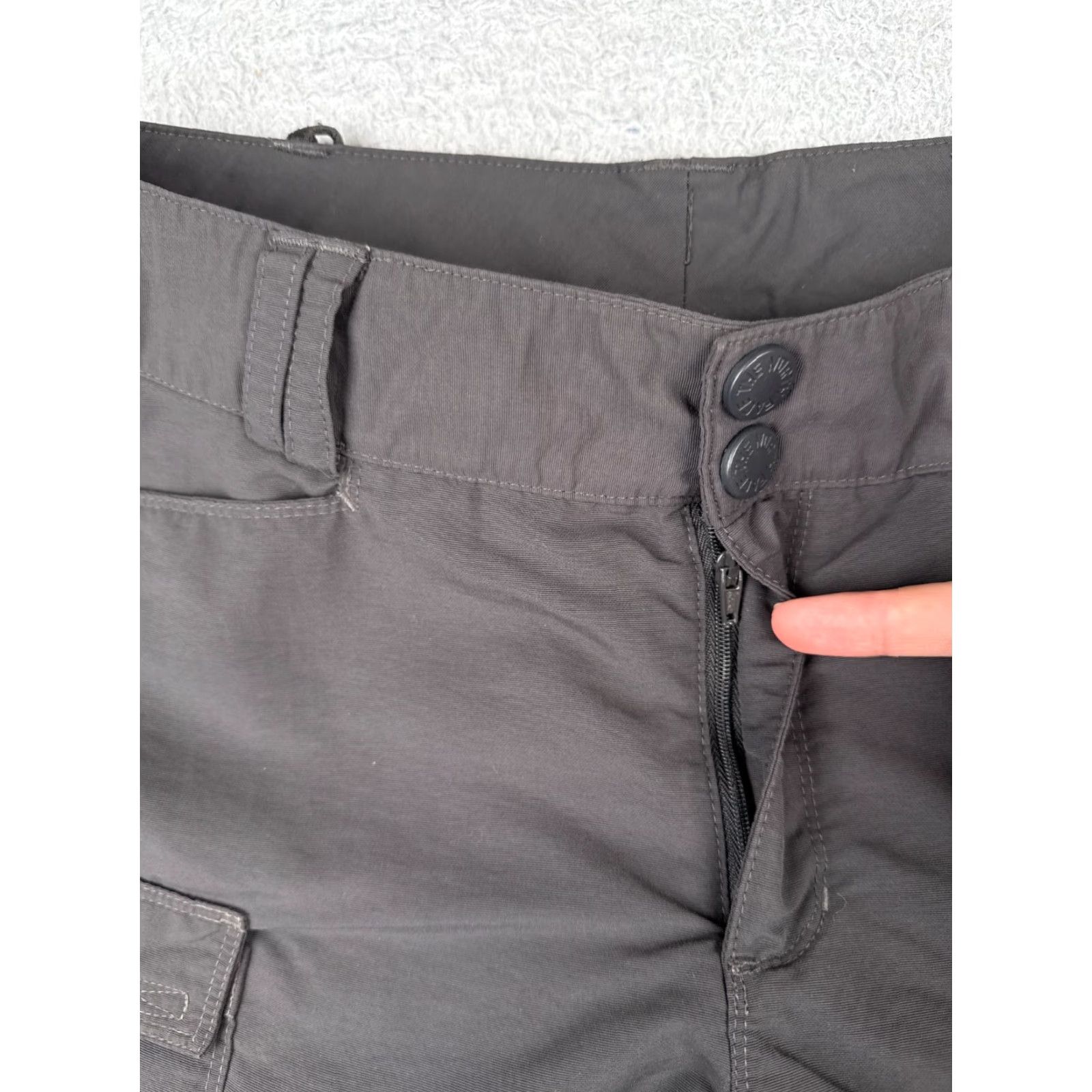 The North Face The North Face Women's Cargo Shorts Size 10 Gray Nylon Hiking Activewear 30x6 Size 32" / US 10 / IT 46 - 6 Thumbnail