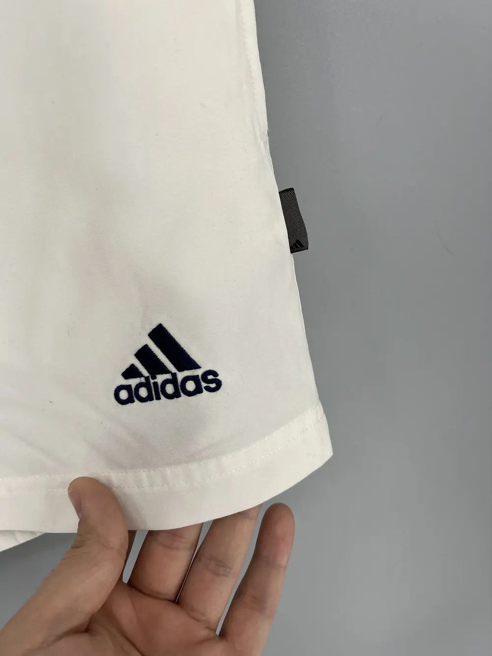 Adidas Vintage Y2K Adidas Stripes Shorts Streetwear Fashion Size US 30 / EU 46 - 4 Thumbnail