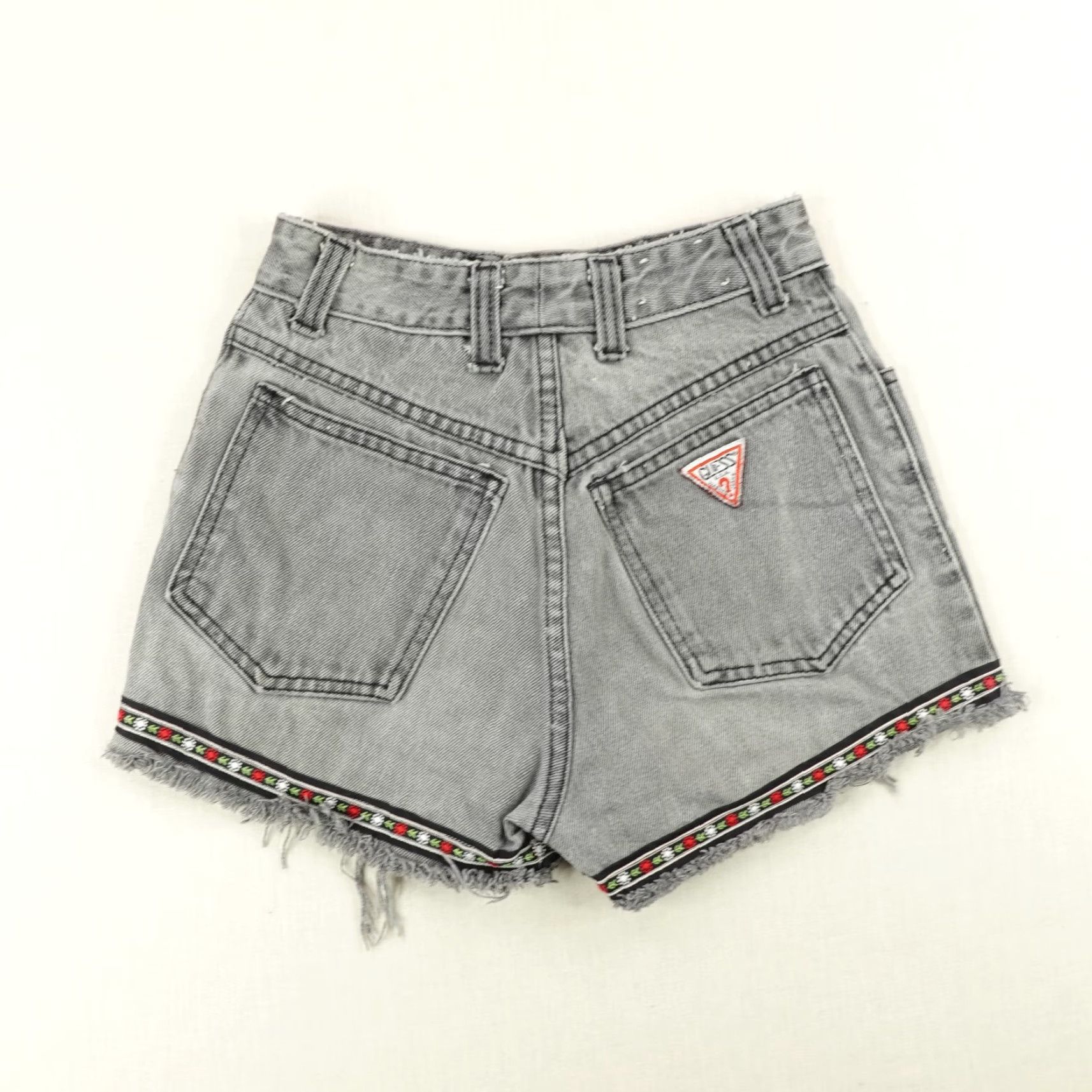 Guess VINTAGE Guess Women's Denim Shorts Size 27 Gray Cut-Off 90s Casual Outdoor Size 24" / US 00 / IT 34 - 3 Thumbnail