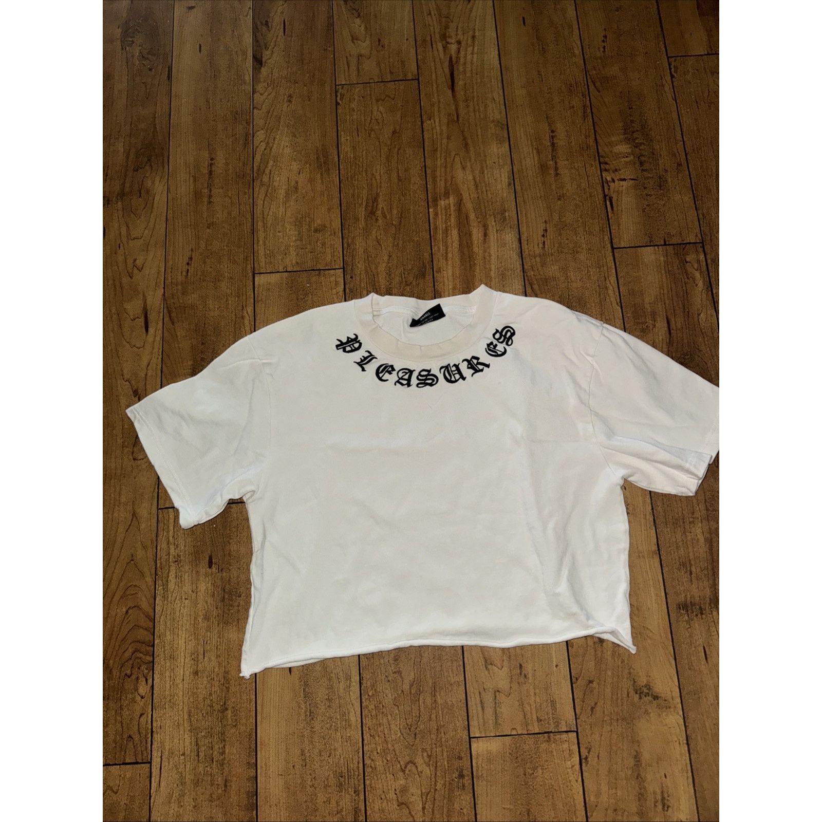 Pleasures Pleasures Cropped T-Shirt White S 19x18 Streetwear Hypebeast Size S / US 4 / IT 40 - 1 Thumbnail