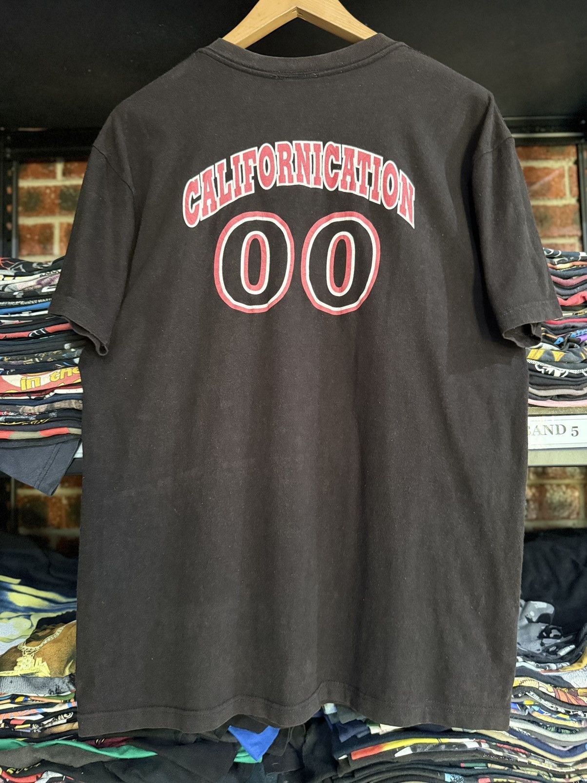Band Tees Thrashed Vintage 90s Red Hot Chilli Peppers Sun Faded Tee Size US L / EU 52-54 / 3 - 3 Thumbnail