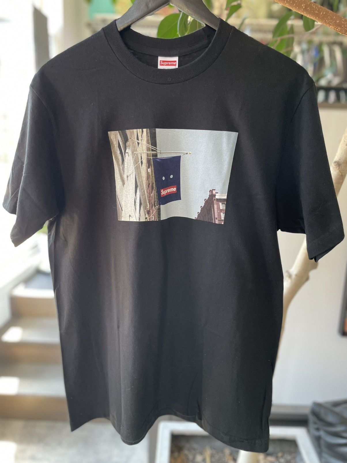 Supreme Supreme Banner Tee 'Black' Size US L / EU 52-54 / 3 - 1 Thumbnail