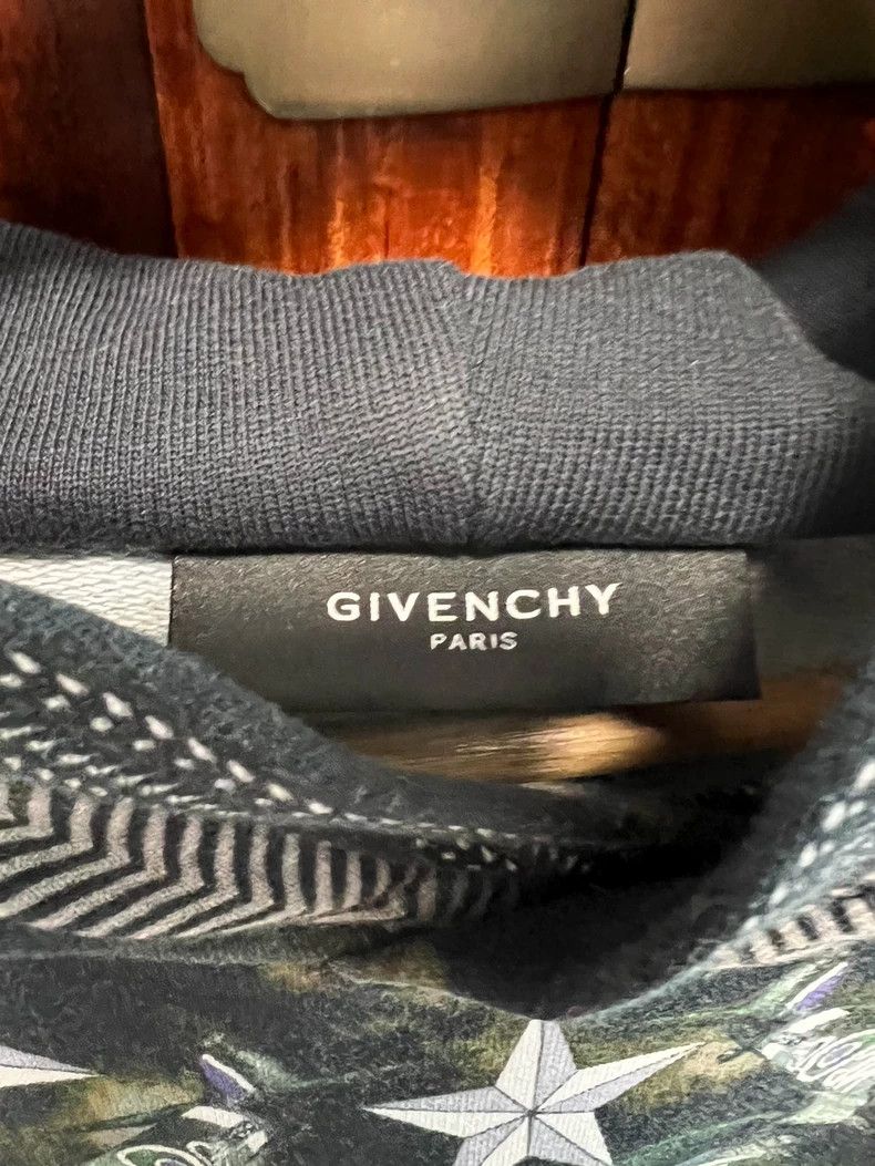 Givenchy Givenchy Green airplane hoodie, size OS M, 95% new Size US M / EU 48-50 / 2 - 2 Thumbnail