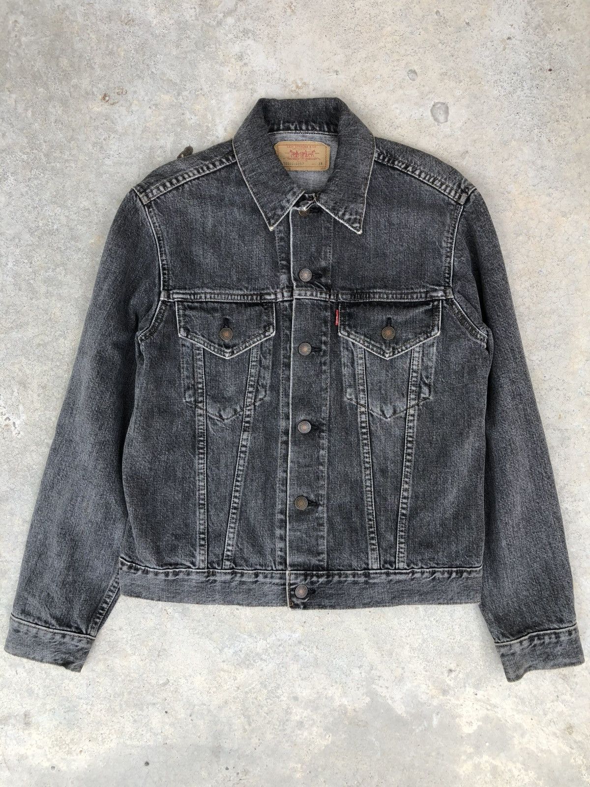 Levi's Vintage 90s Levis Denim Jacket Distressed Denim Size US M / EU 48-50 / 2 - 1 Thumbnail