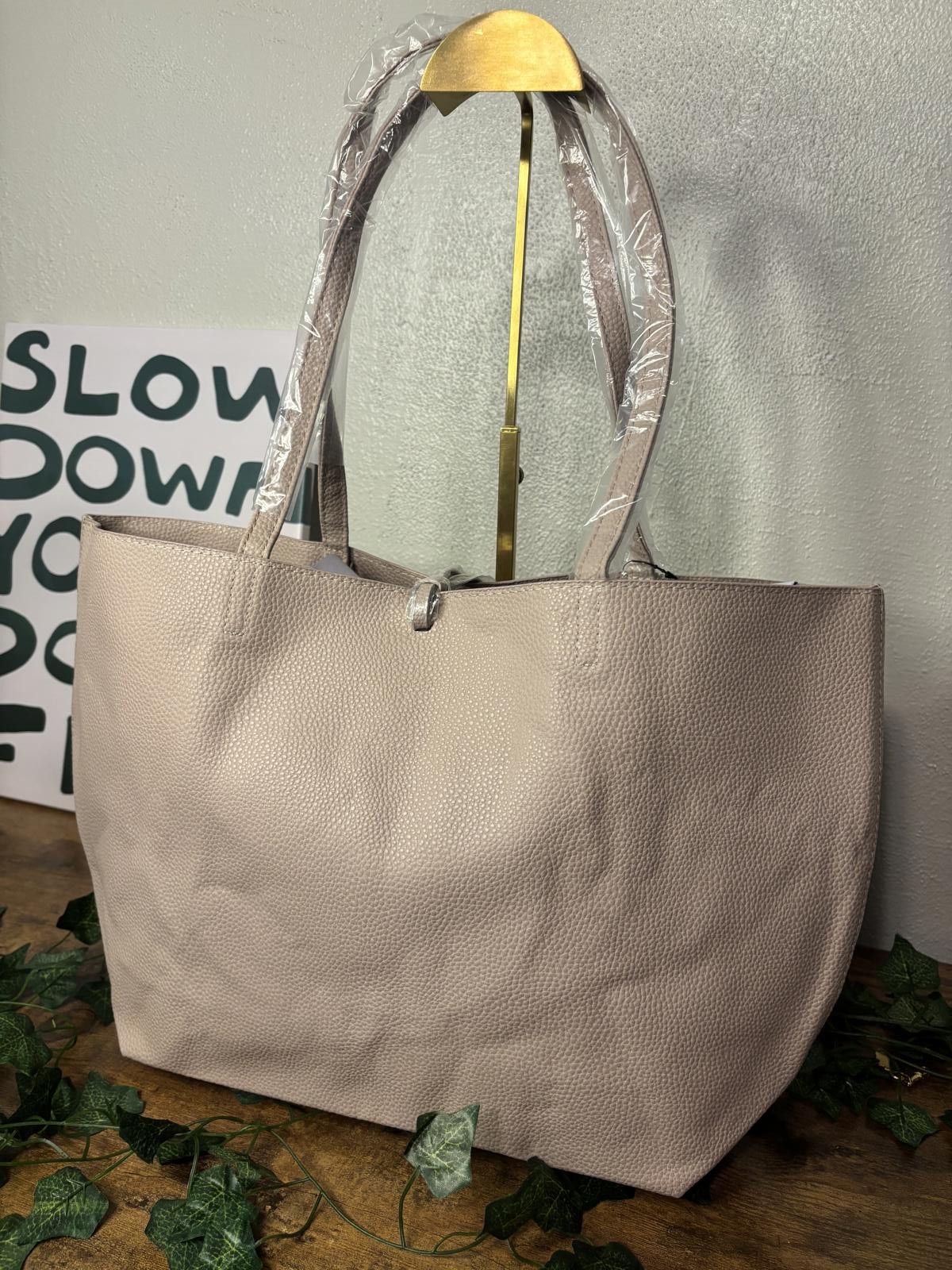 Designer NWT Badgley Mischka Vegan Leather Tote Size ONE SIZE - 4 Thumbnail