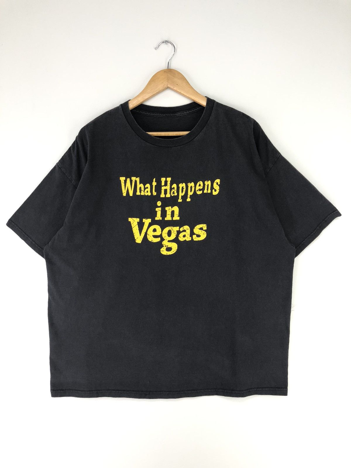 Vintage Vintage Y2K What Happens In Vegas Stays In Vegas Tshirt Size US XL / EU 56 / 4 - 1 Thumbnail