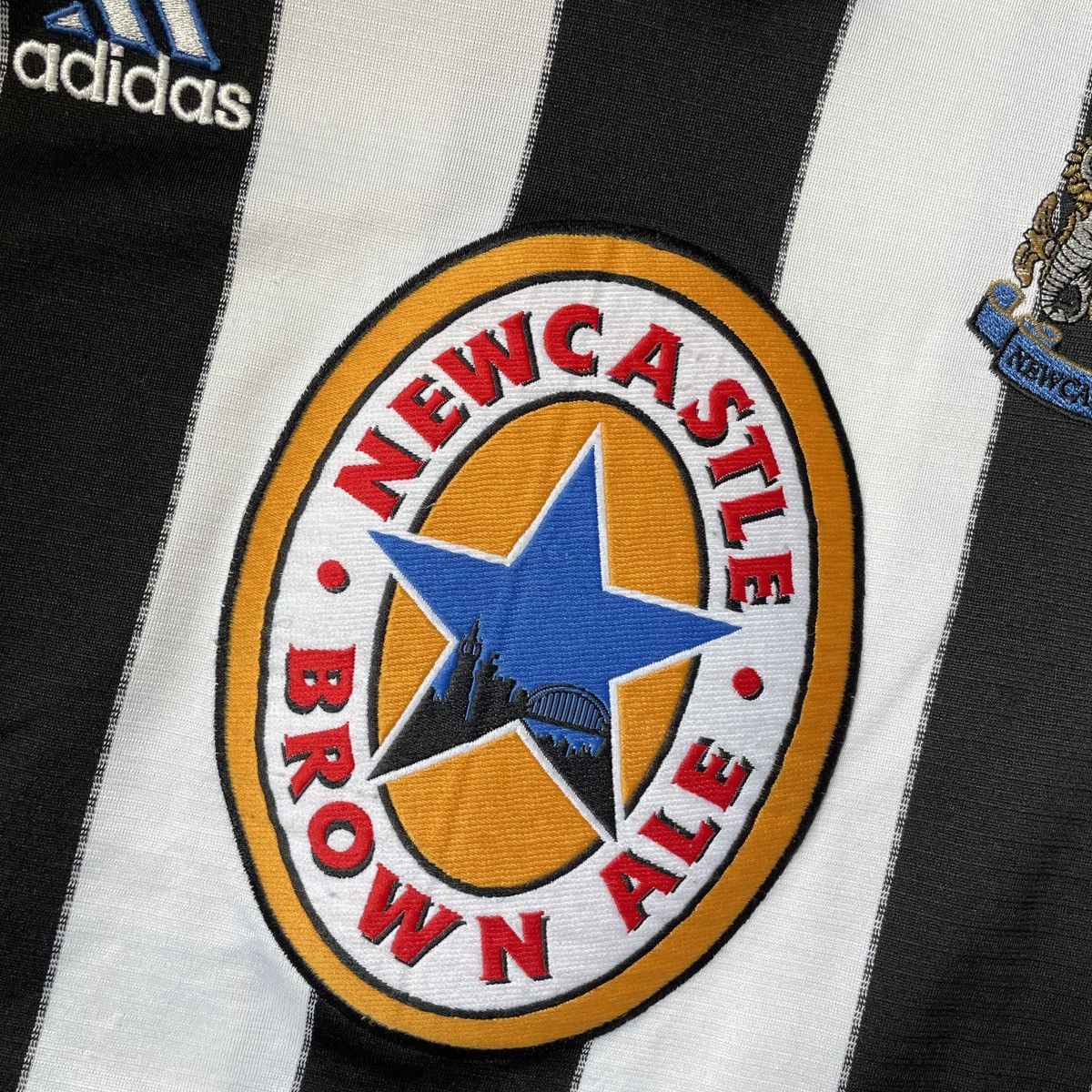 Adidas 2000 ADIDAS NEWCASTLE UNITED SOCCER JERSEY BROWN ALE vintage Size US L / EU 52-54 / 3 - 3 Thumbnail