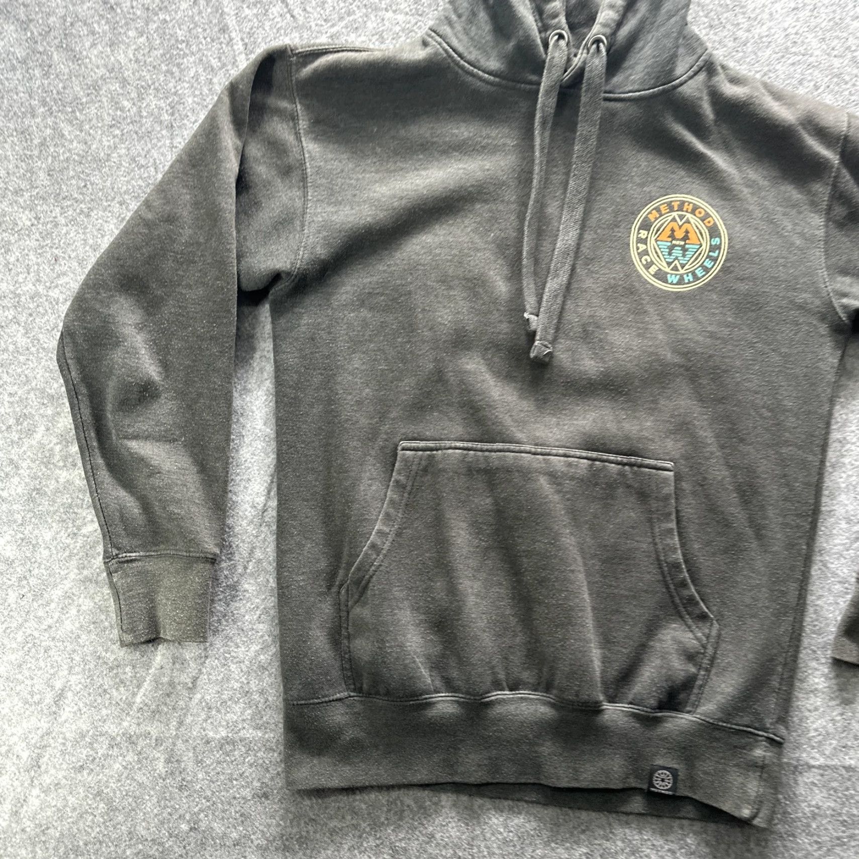 Vintage METHOD RACE WHEELS Hoodie Mens Medium Gray Graphic Print Pullover Sweatshirt Knit Fleece USA Size US M / EU 48-50 / 2 - 4 Thumbnail