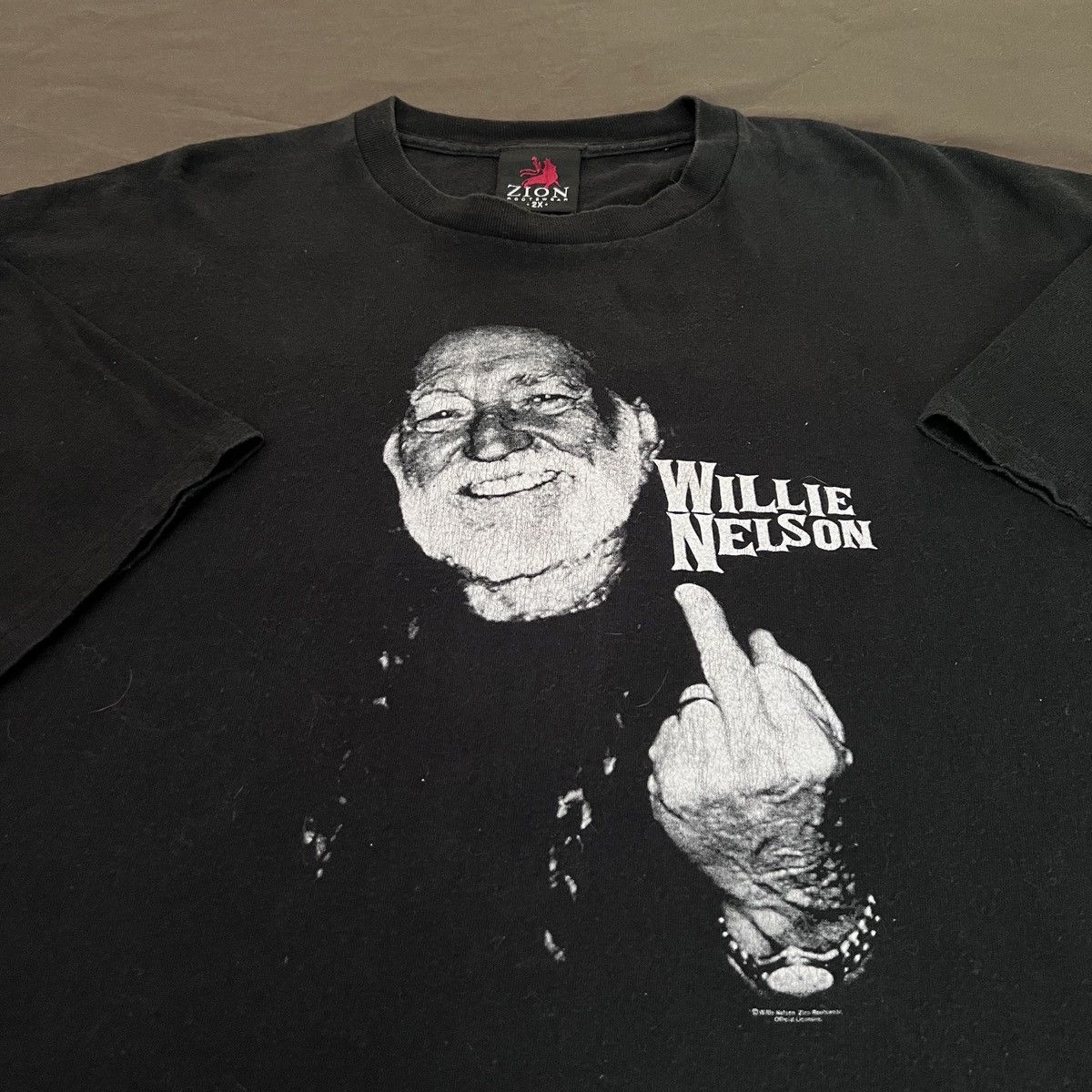 Rap Tees × Vintage × Zion Rootswear Vintage Y2K WILLIE NELSON TEE MIDDLE FINGER 2XL oversized Size US XXL / EU 58 / 5 - 4 Thumbnail