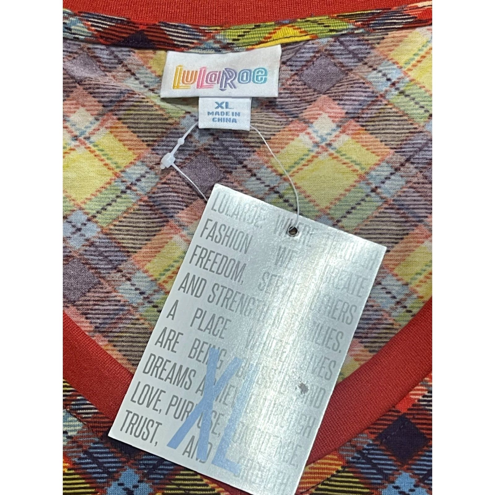 Vintage VINTAGE LuLaRoe Shirt Womens XL Blue Red Yellow Volley Ball Print V-neck NWT Size XL / US 12-14 / IT 48-50 - 6 Thumbnail