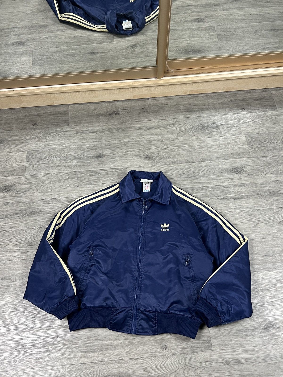 Adidas Rare Adidas vintage Bomber Jacket mens size S Size US S / EU 44-46 / 1 - 2 Thumbnail