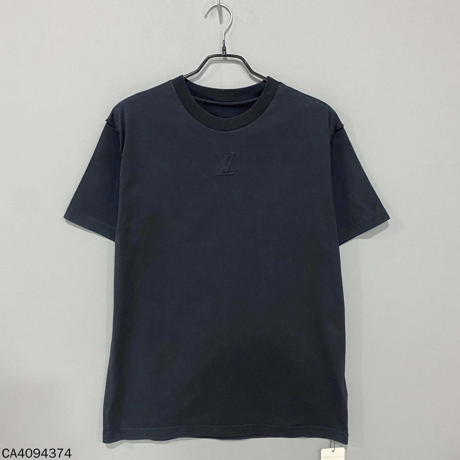 Louis Vuitton LV embossed black logo short-sleeve jacket M Size M / US 6-8 / IT 42-44 - 1 Thumbnail