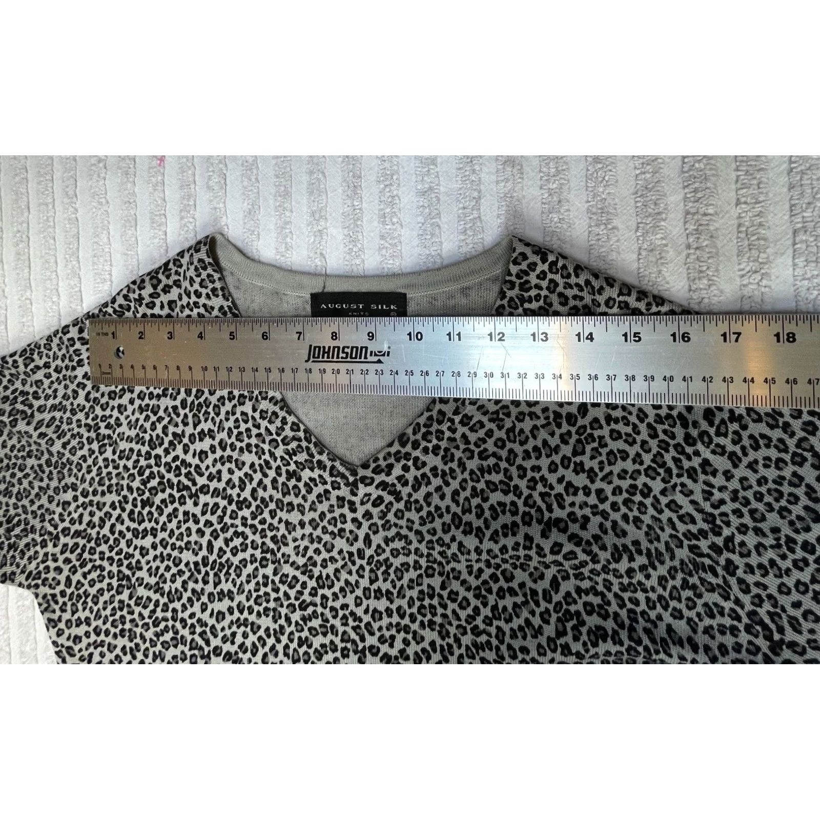 Vintage August Silk Womens L Gray Black V-Neck Animal Print 3/4 Sleeve Knit Top Size L / US 10 / IT 46 - 7 Thumbnail