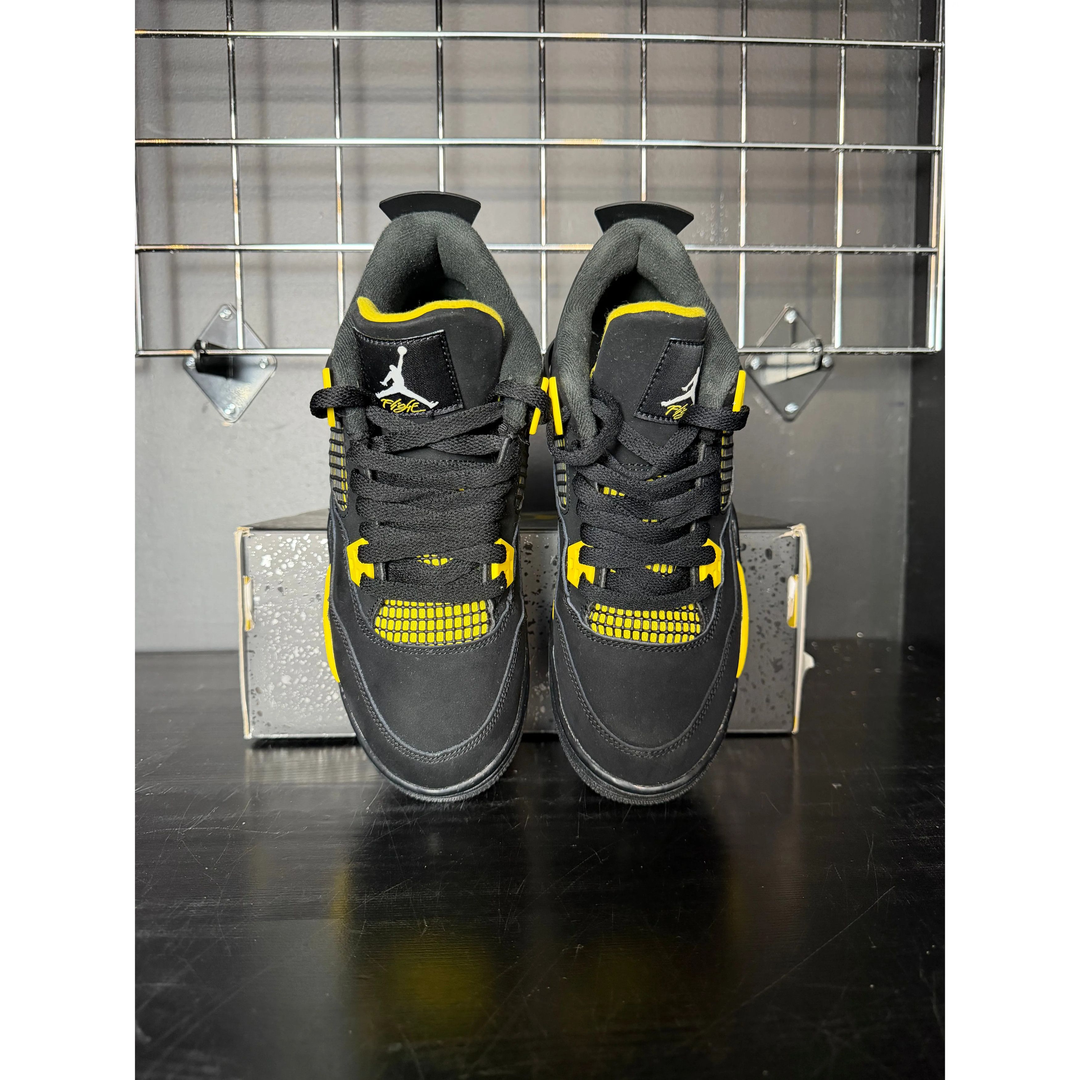 Jordan Brand Air Jordan 4 Retro "Thunder" (2023) (GS) **PRE-OWNED** - Size 7 Size US 7 / EU 40 - 4 Thumbnail