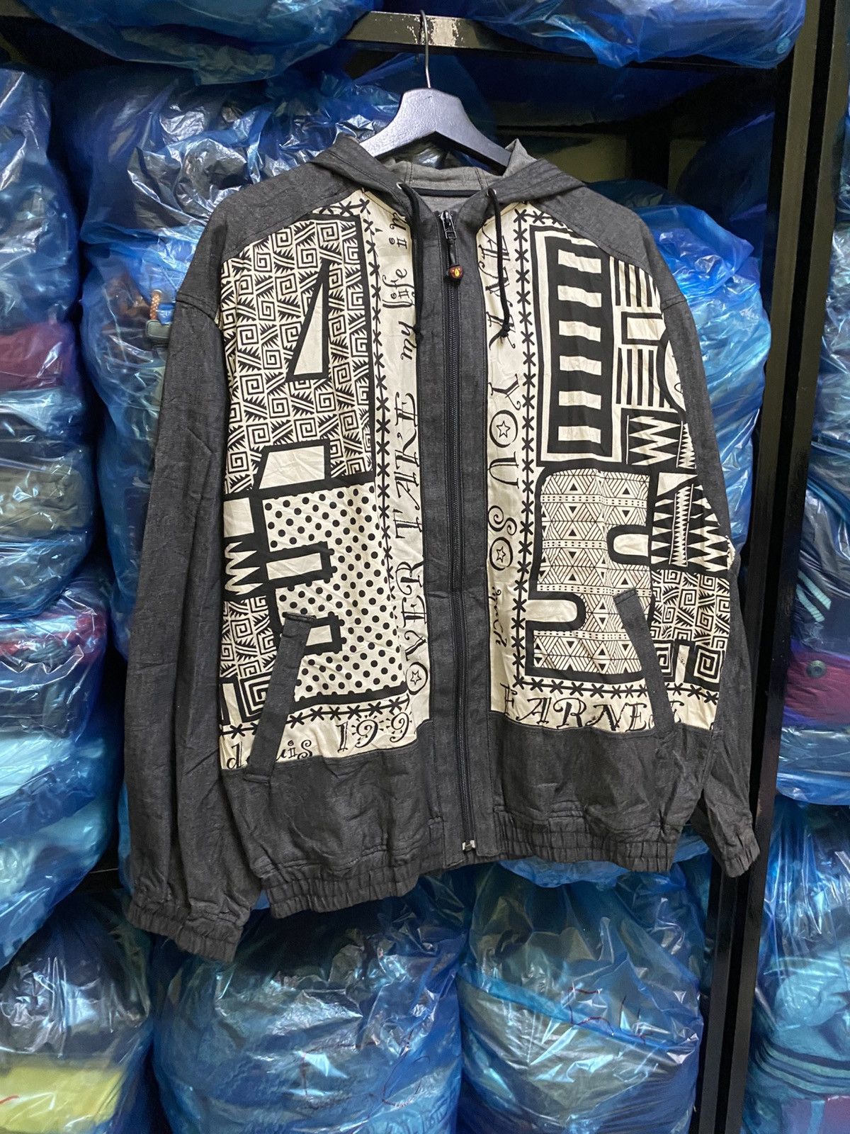 Vintage Vintage Tribal Graphic Tech Jacket Ethnic Print Windbreaker Size US L / EU 52-54 / 3 - 5 Thumbnail