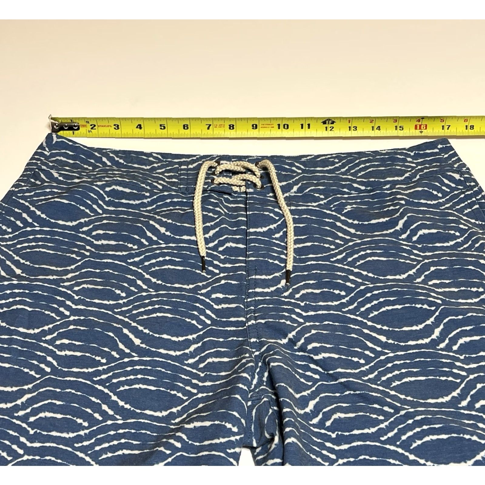 Faherty Faherty Board Swim Shorts Mens 33 Blue Wave Pattern Trunks Size US 33 - 3 Thumbnail