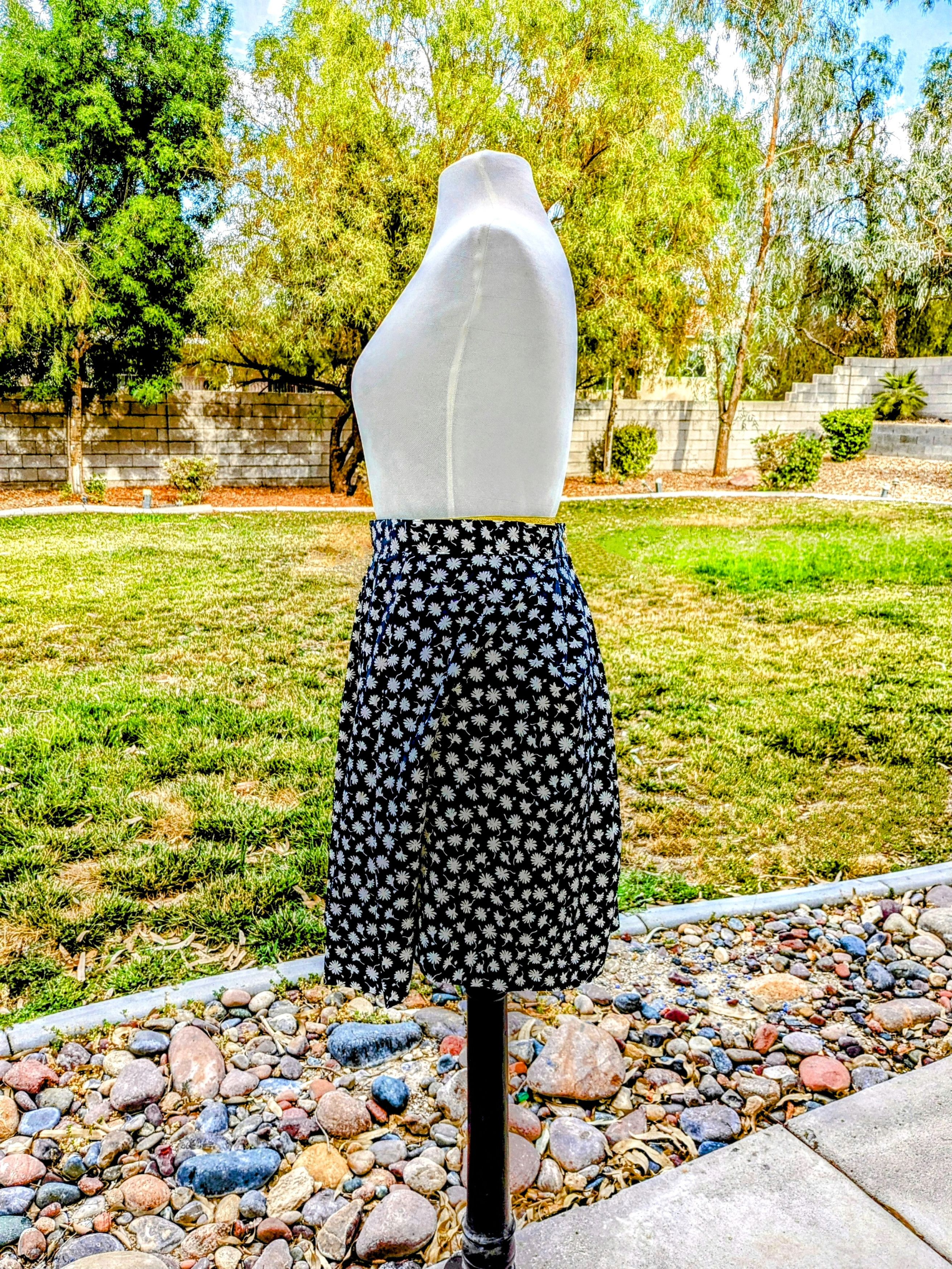 Vintage Retro Button Waist Petite Floral Polka Print Midi Skirt EUC Size 27" / US 4 / IT 40 - 4 Thumbnail
