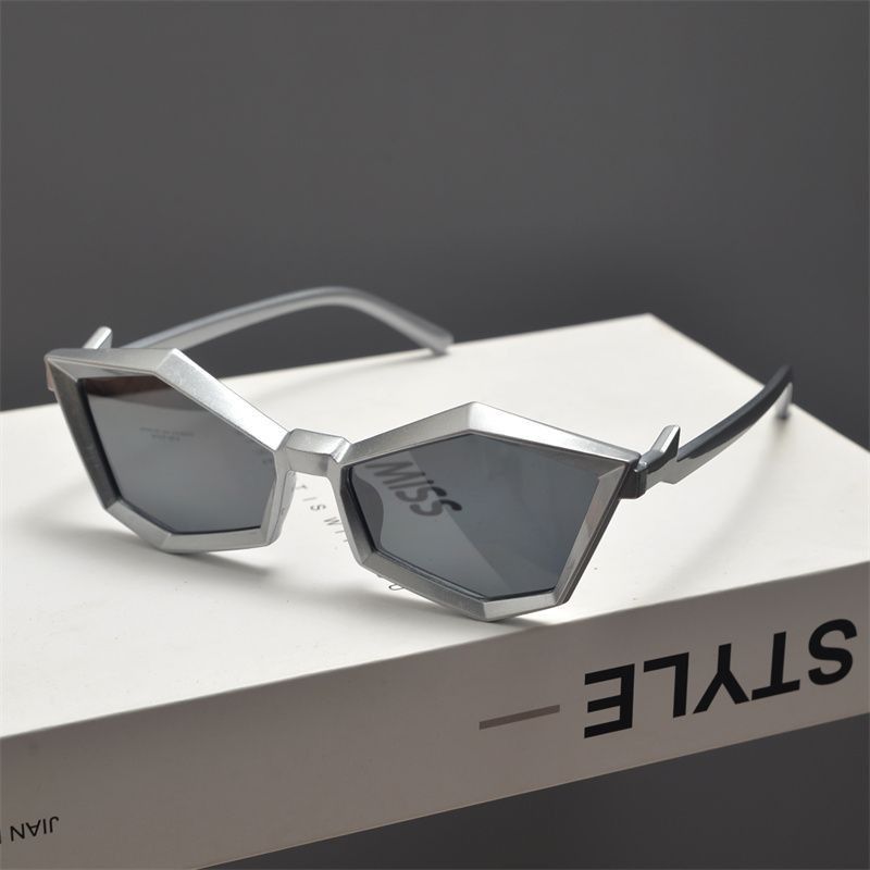 VIBE Vintage Street ins style custom avant-garde sunglasses Size ONE SIZE - 1 Thumbnail
