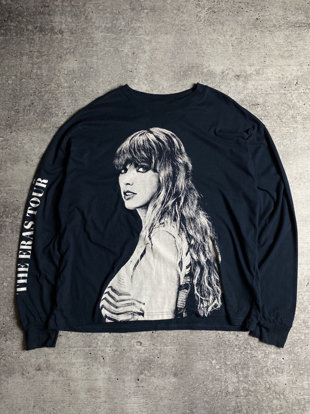 Band Tees Taylor Swift Tour Long Sleeve Size US L / EU 52-54 / 3 - 1 Thumbnail