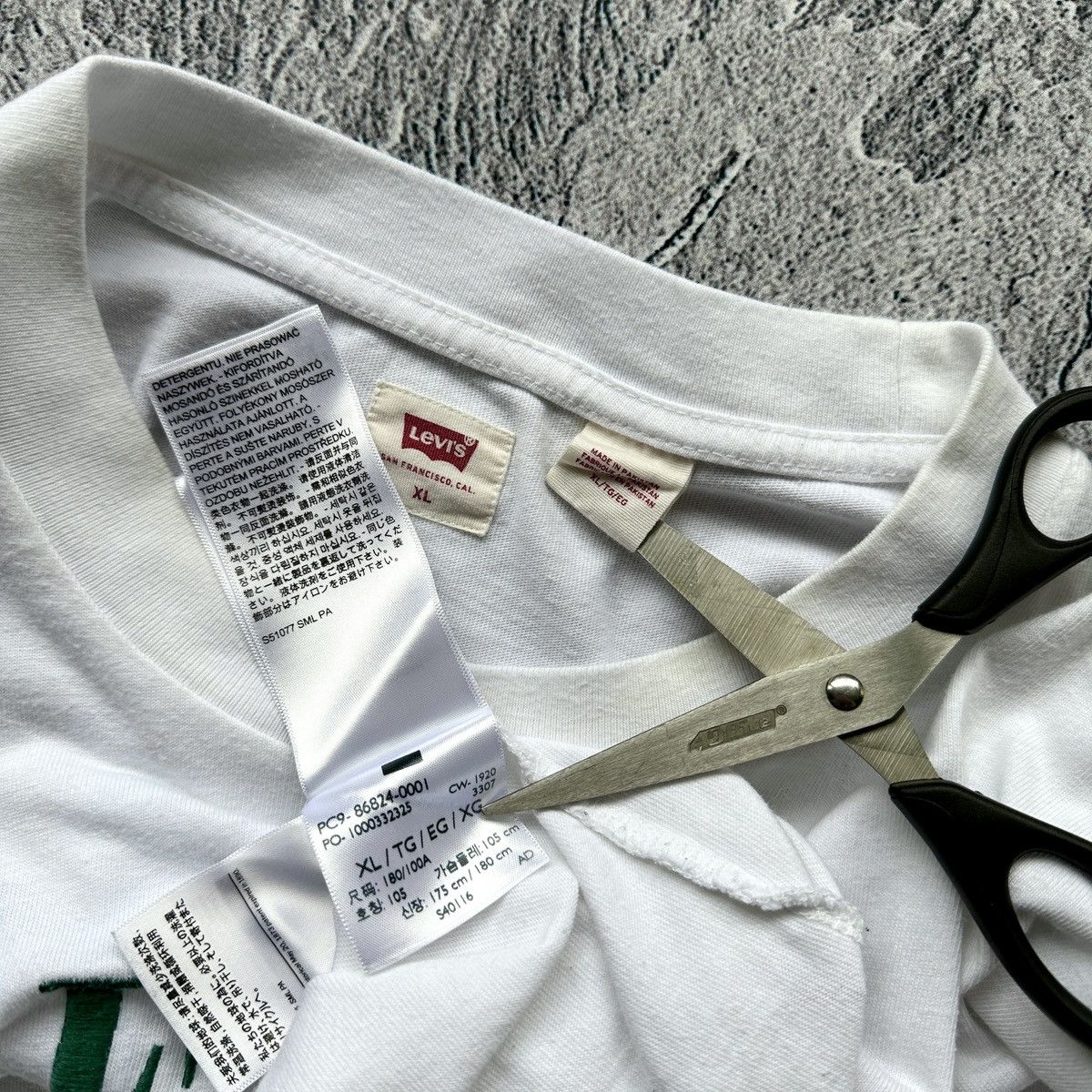 Levi's Men’s Long Sleeve Levi’s Big Logo White Size: XL Size US XL / EU 56 / 4 - 9 Thumbnail