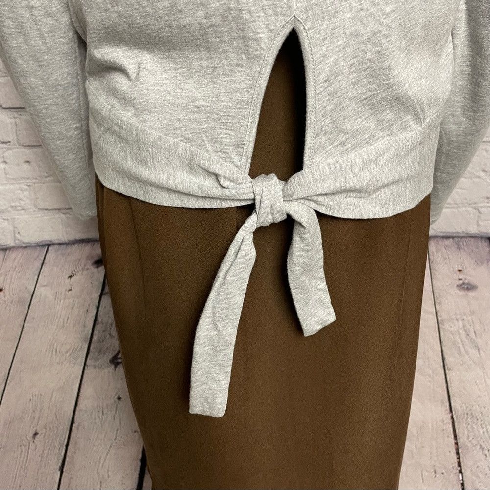 Other NWT New Frayed Romi Twist Front Tie Back Crop Grey Top Size Size L / US 10 / IT 46 - 8 Thumbnail