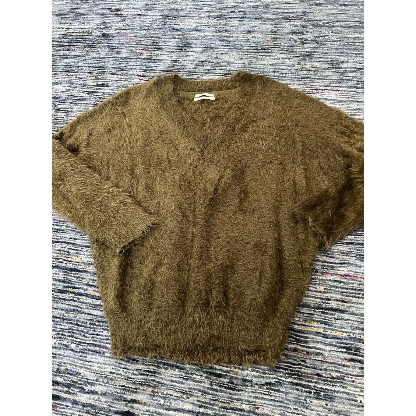 Urban Outfitters Urban Outfitters olive green v neck fuzzy sweater size S Size S / US 4 / IT 40 - 9 Thumbnail