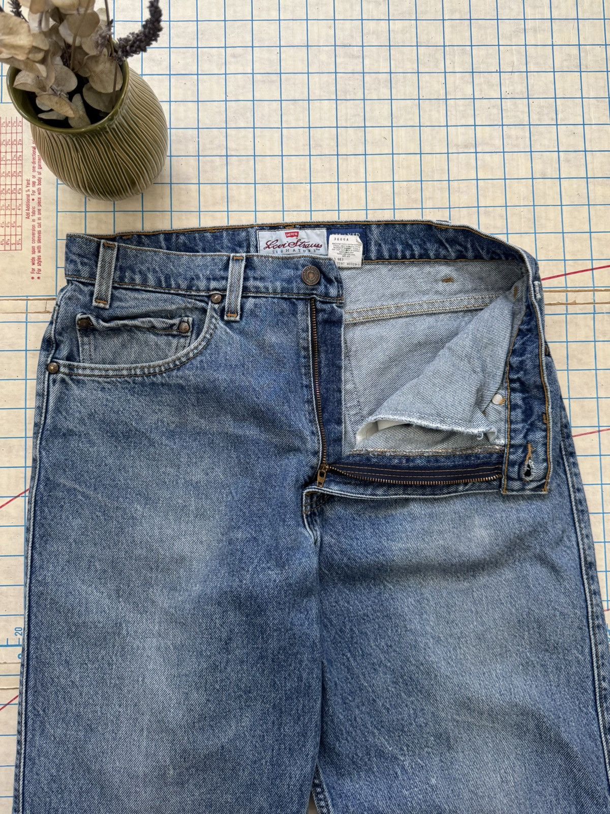 Levi's Vintage Levi’s 540 Relaxed Fit Y2K Vibes Jeans Size 32x32 Size US 32 / EU 48 - 8 Thumbnail