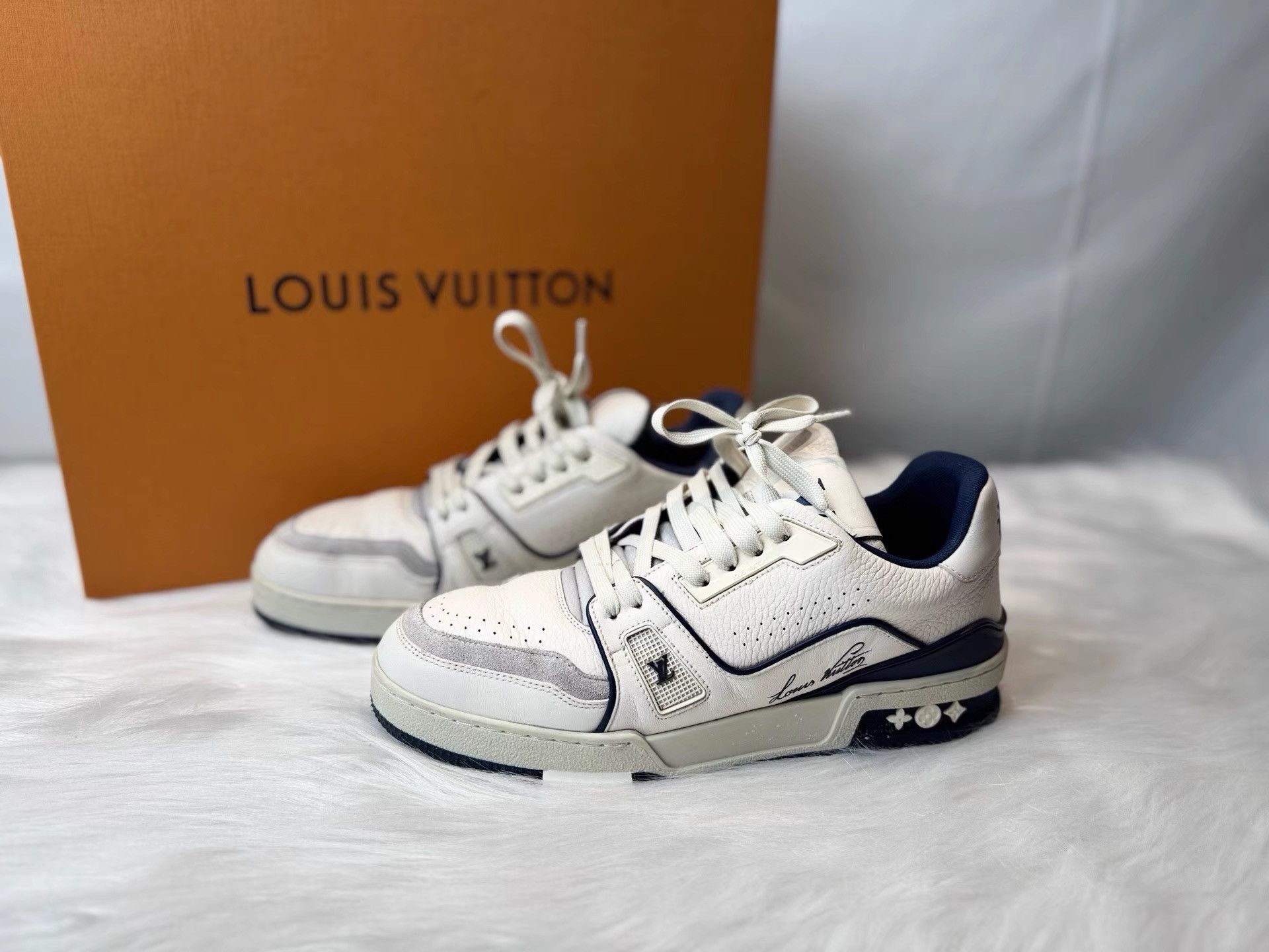 Louis Vuitton Louis Vuitton White & Blue #54 Heel Trainer Sneakers K36 Size US 6 / EU 39 - 1 Thumbnail